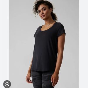 Athleta stratus II tee